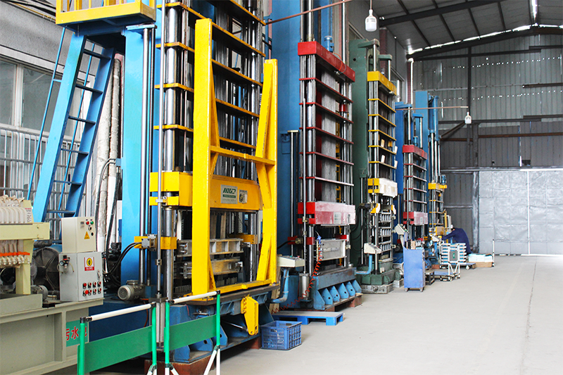 Tube expanding machine